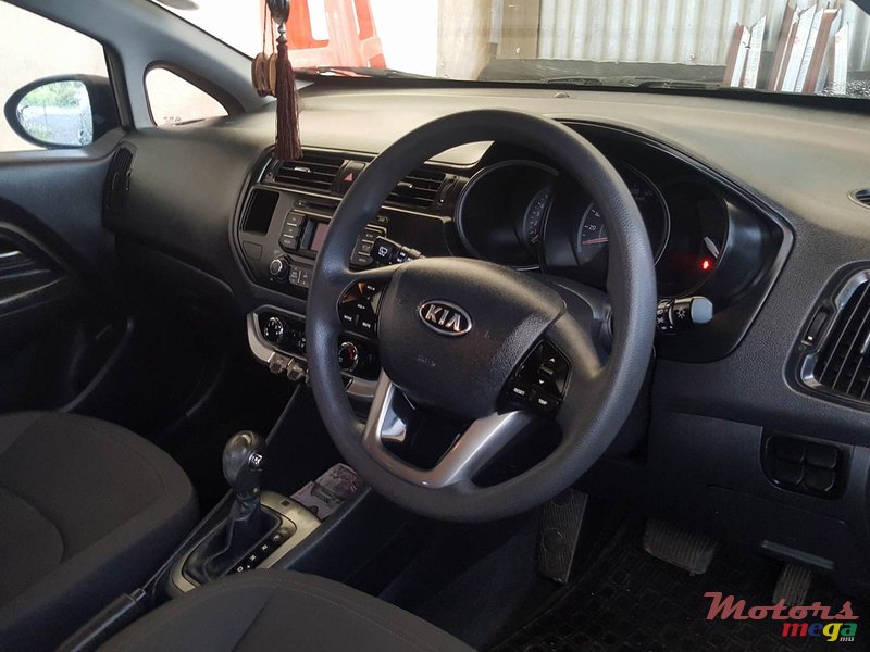 2012' Kia Rio photo #3