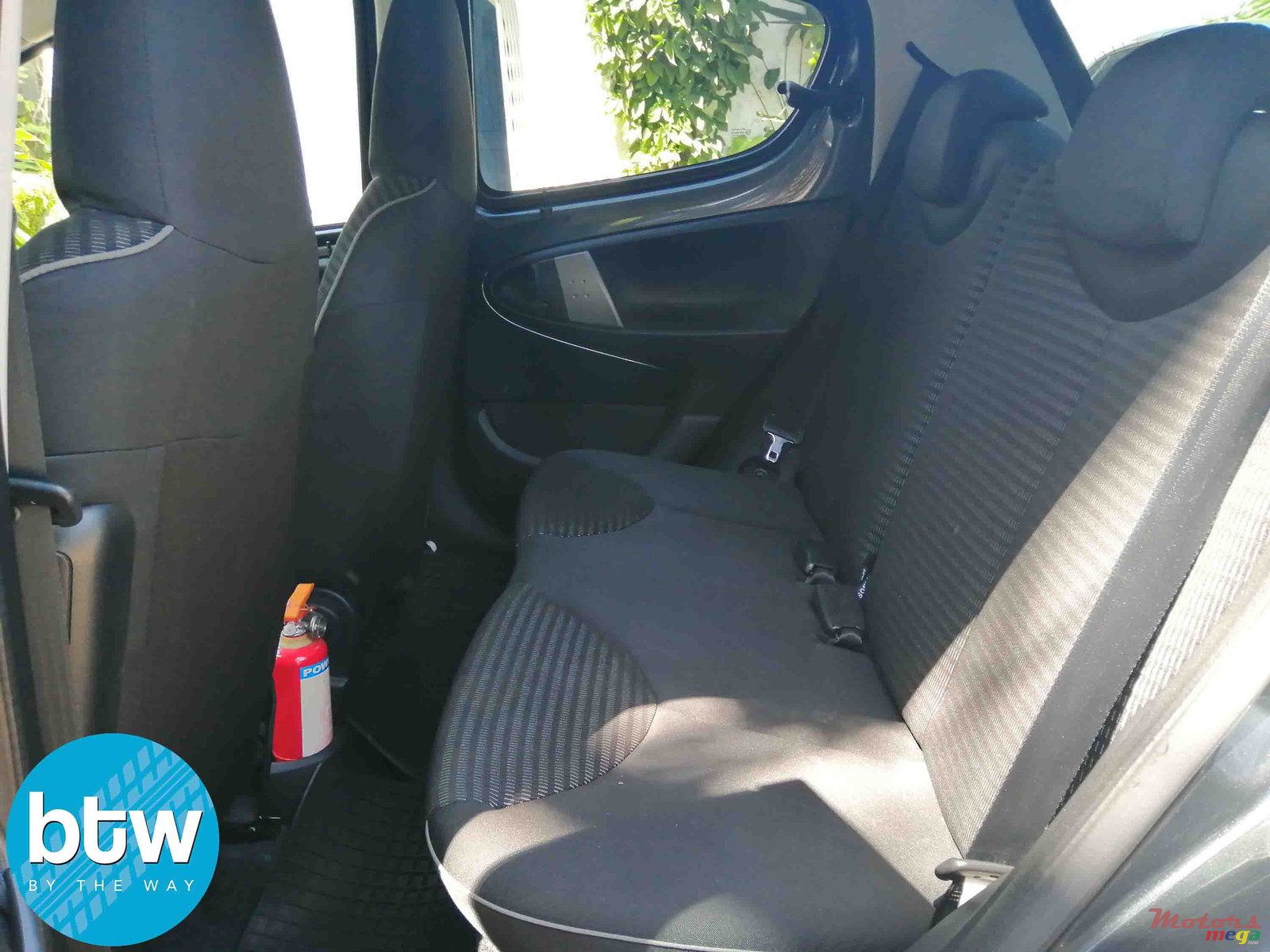 2014' Peugeot 107 photo #2