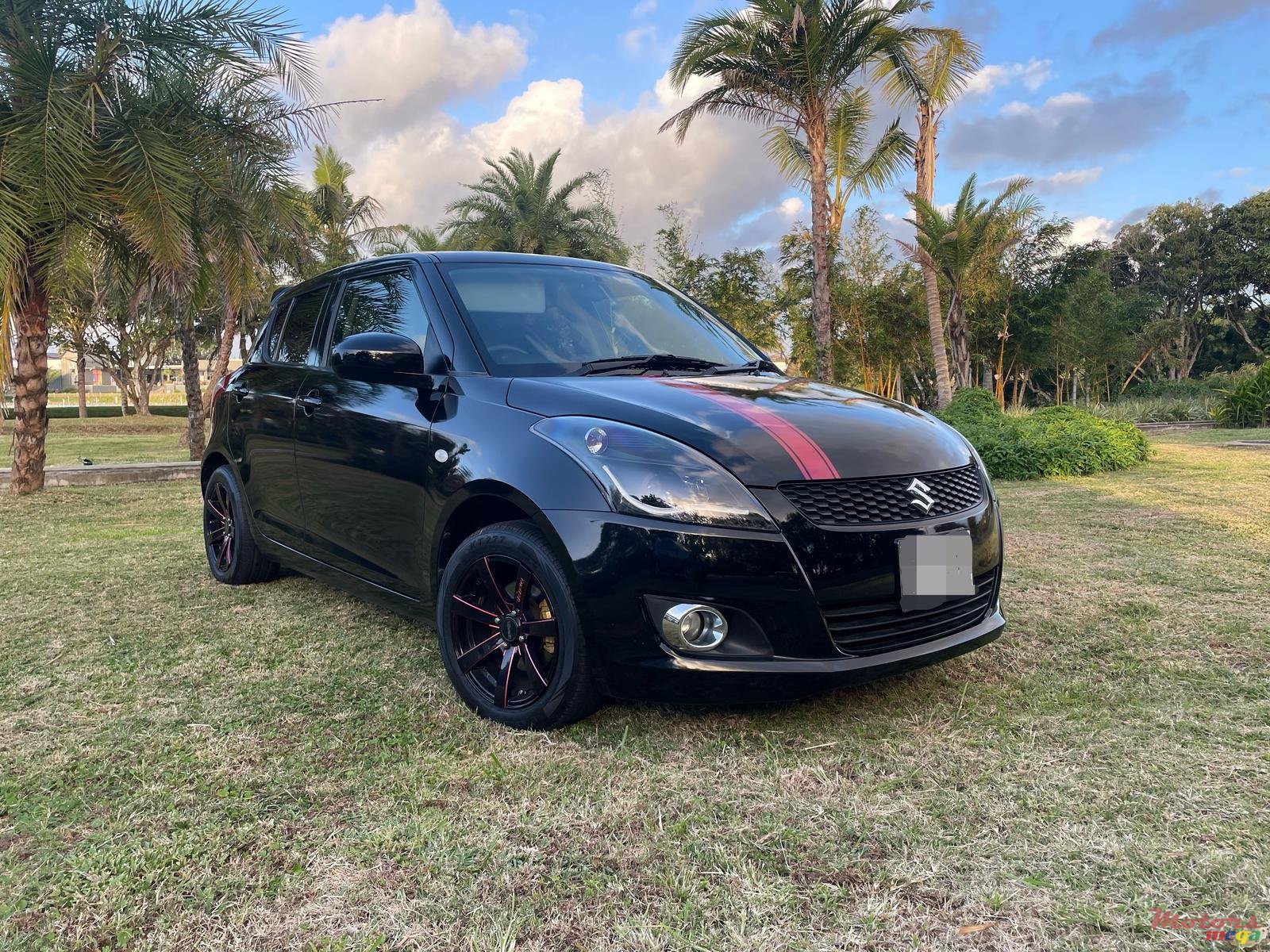 2012' Suzuki Swift photo #2