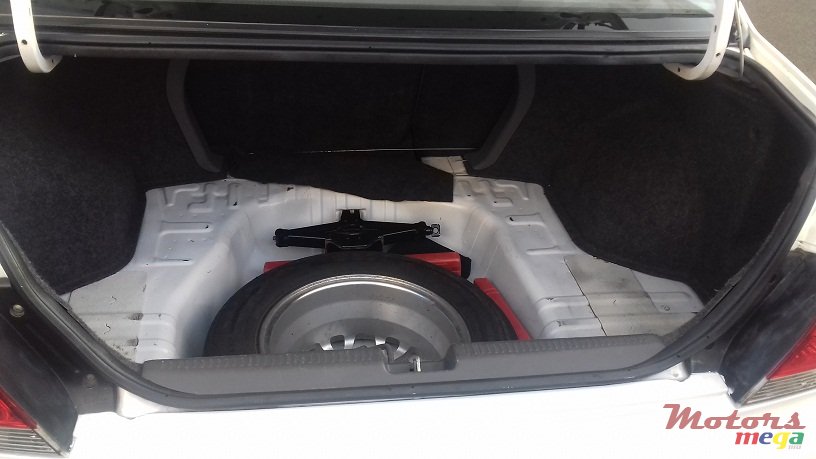 2005' Mitsubishi Lancer photo #4