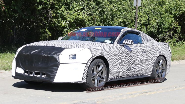 Refreshed Ford Mustang spy shot