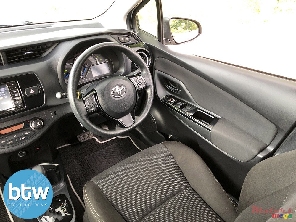 2020' Toyota Vitz photo #6