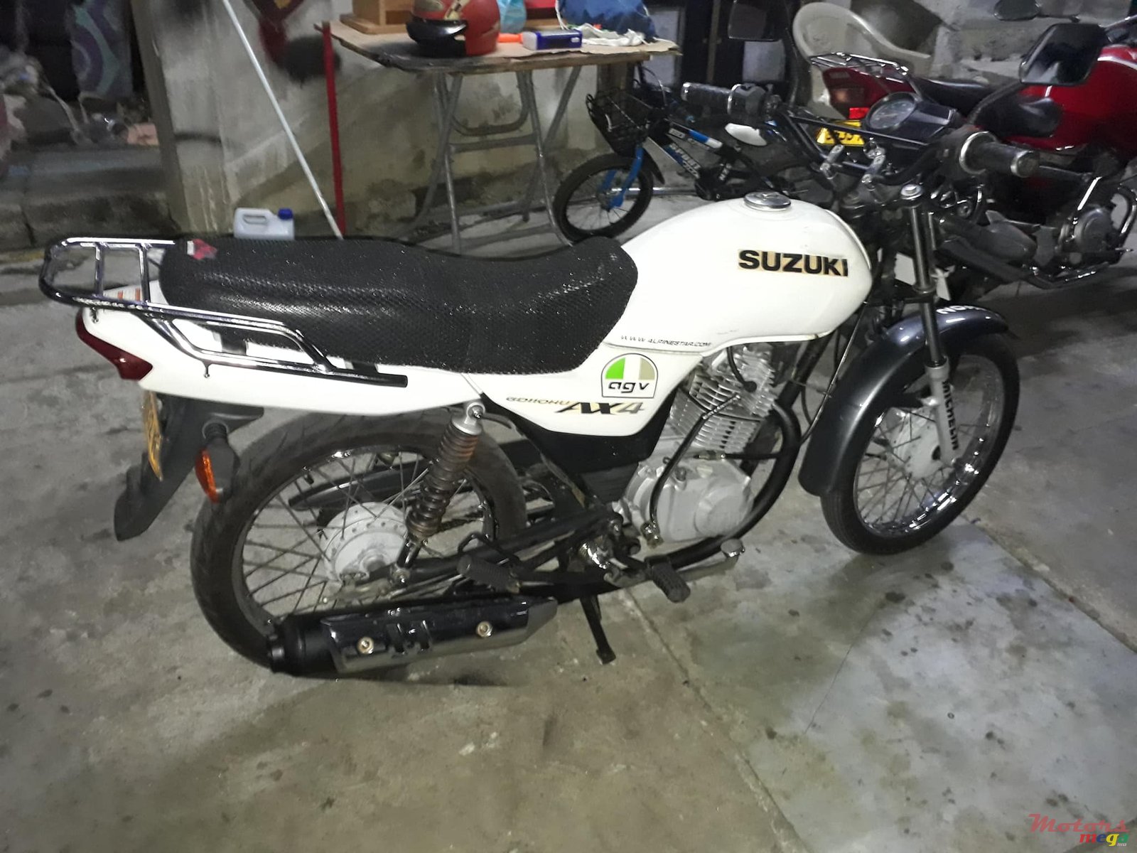 2011' Suzuki AX4 photo #3