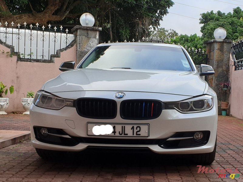 2012' BMW 3 Series 328i photo #5