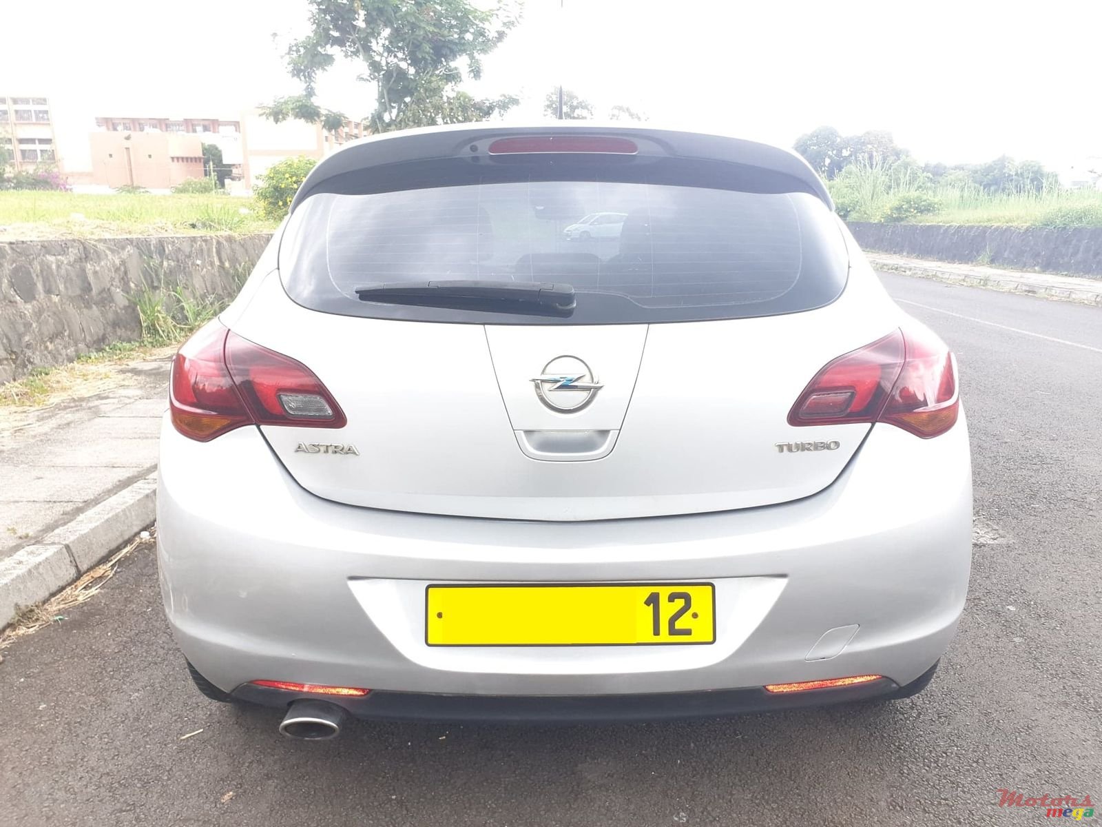 2012' Opel Astra 1.4 Turbo photo #1