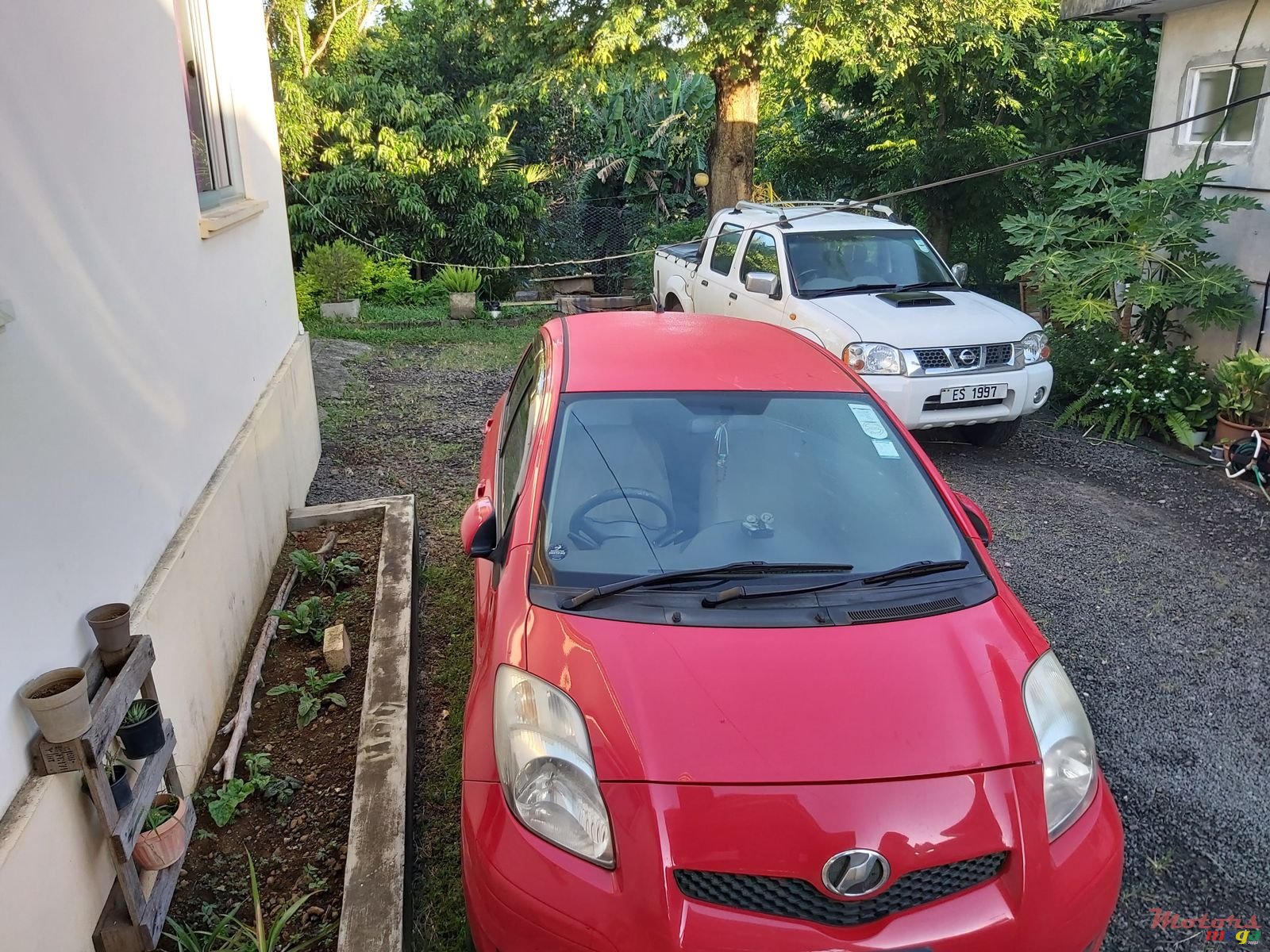 2009' Toyota Vitz photo #4