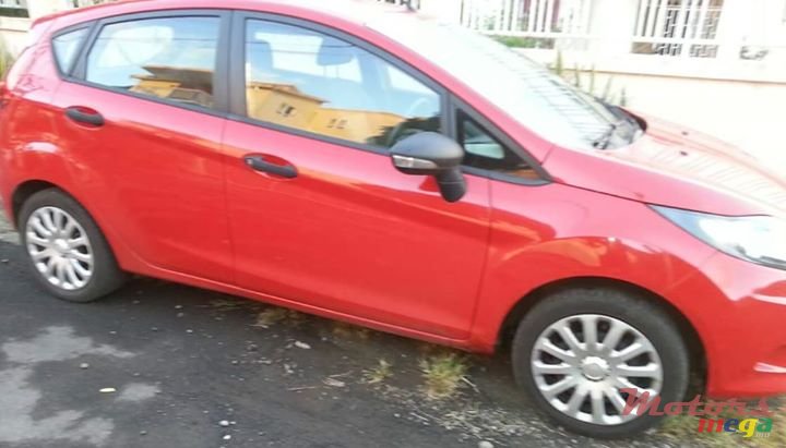 2012' Ford Fiesta photo #1