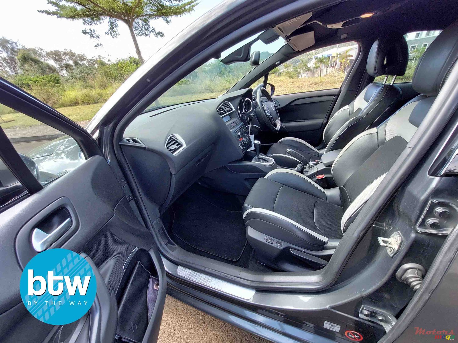 2013' Citroen DS4 photo #4