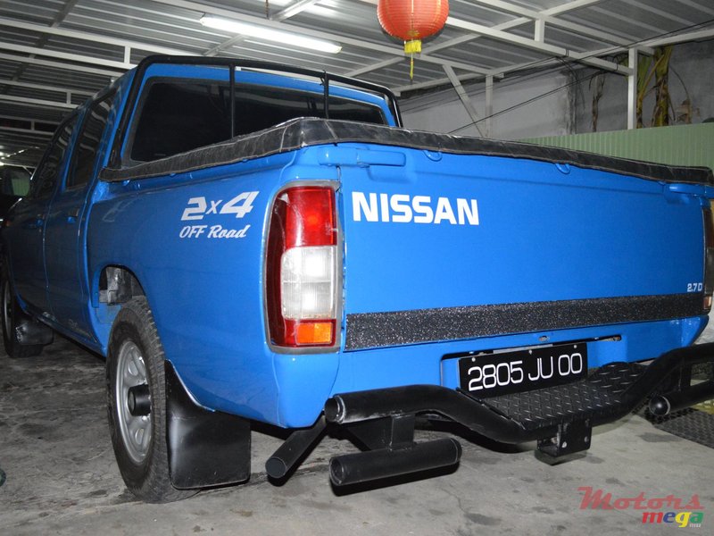 2000' Nissan Hardbody photo #6