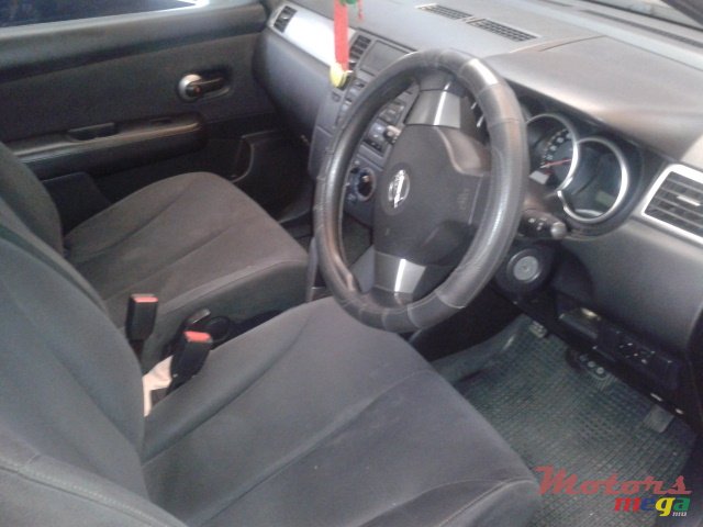 2008' Nissan Tiida Hatchback photo #4