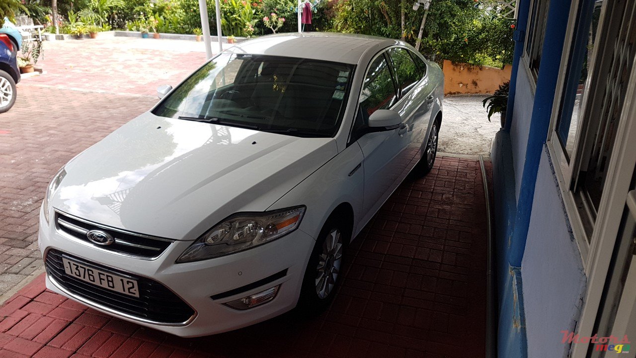 2012' Ford Mondeo photo #2