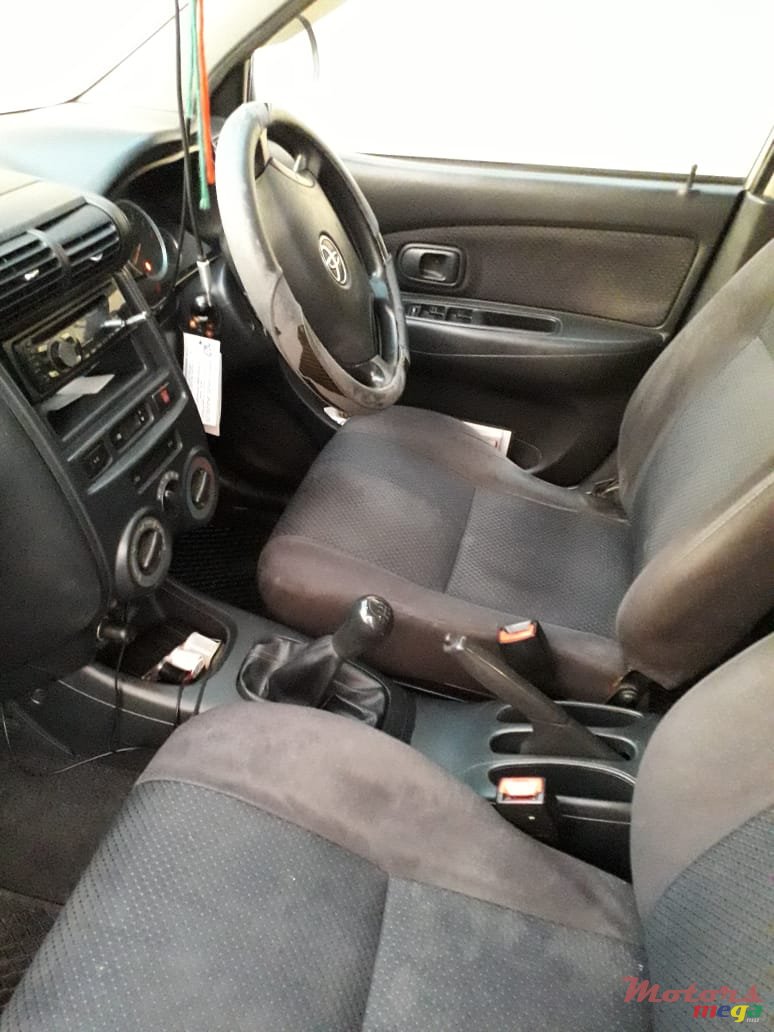 2011' Toyota Avanza photo #3