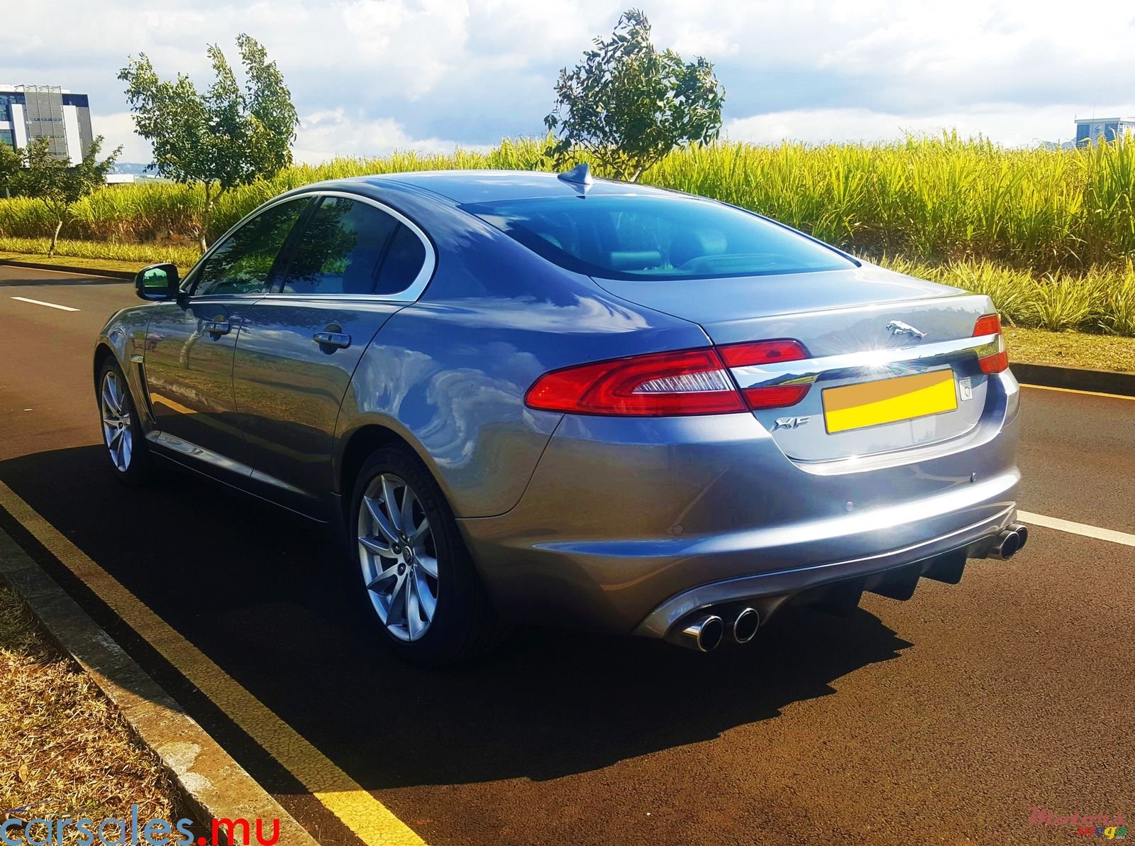 2013' Jaguar XF photo #3