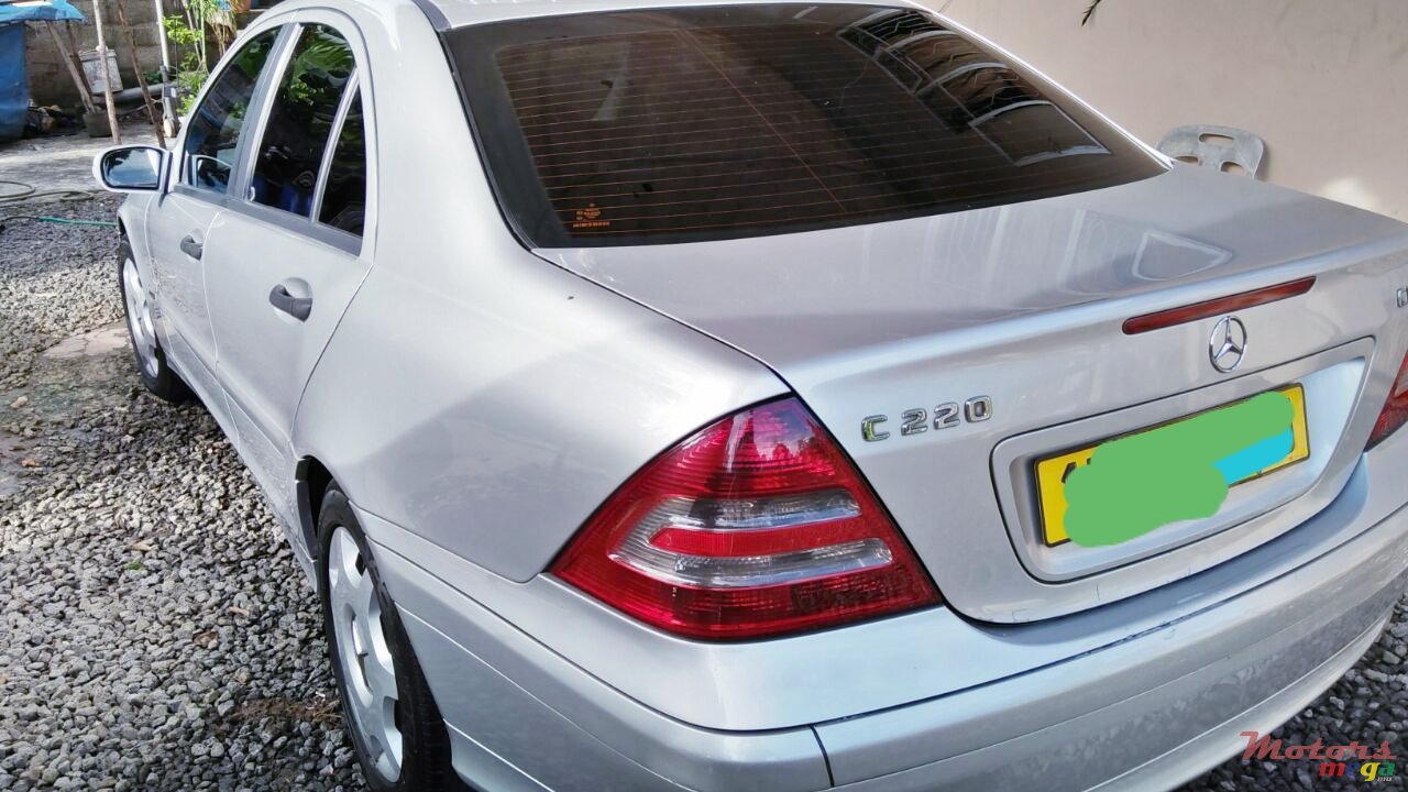 2005' Mercedes-Benz 220 C220 CDI photo #1