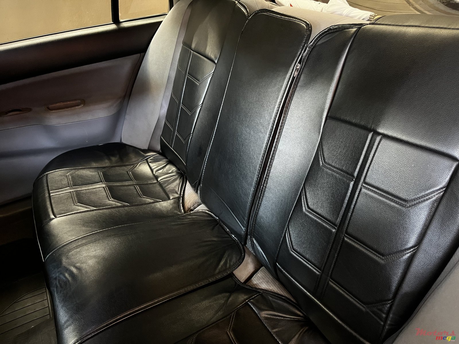 2005' Mitsubishi Lancer GLX photo #1