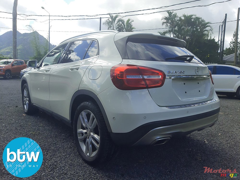 2015' Mercedes-Benz GLA 180 photo #3