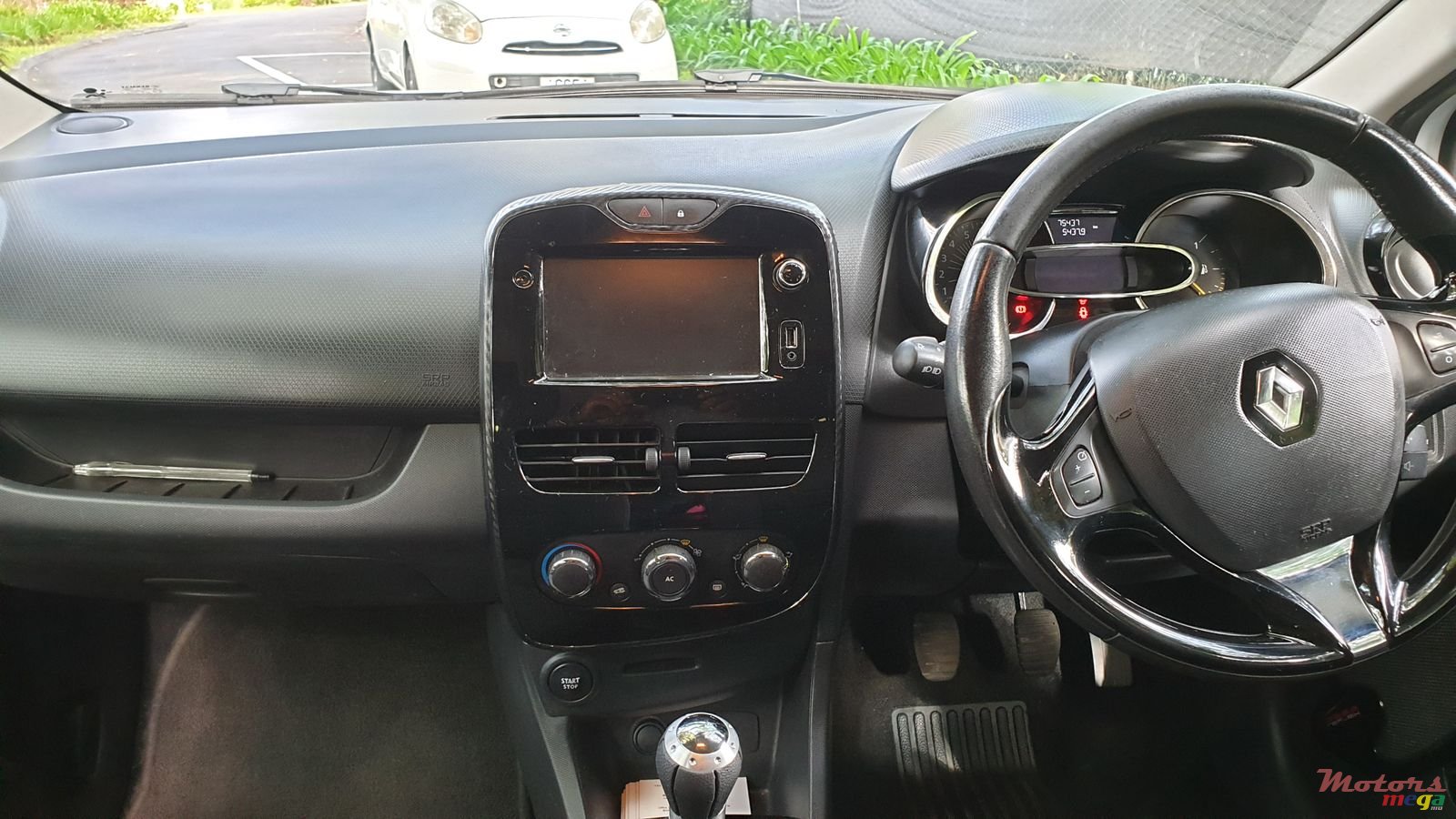 2015' Renault Clio Expression photo #5