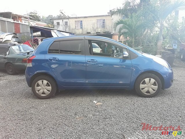 2008' Toyota Vitz photo #5