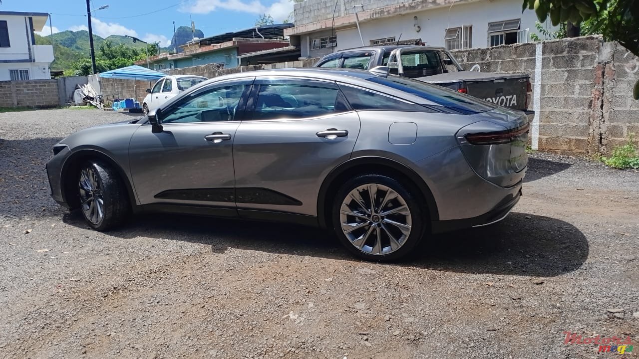 2022' Toyota Crown photo #2