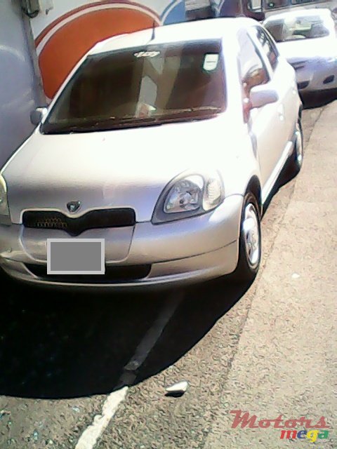 1999' Toyota Vitz photo #1