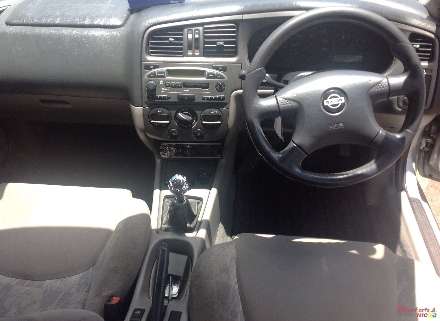 2001' Nissan Primera photo #2