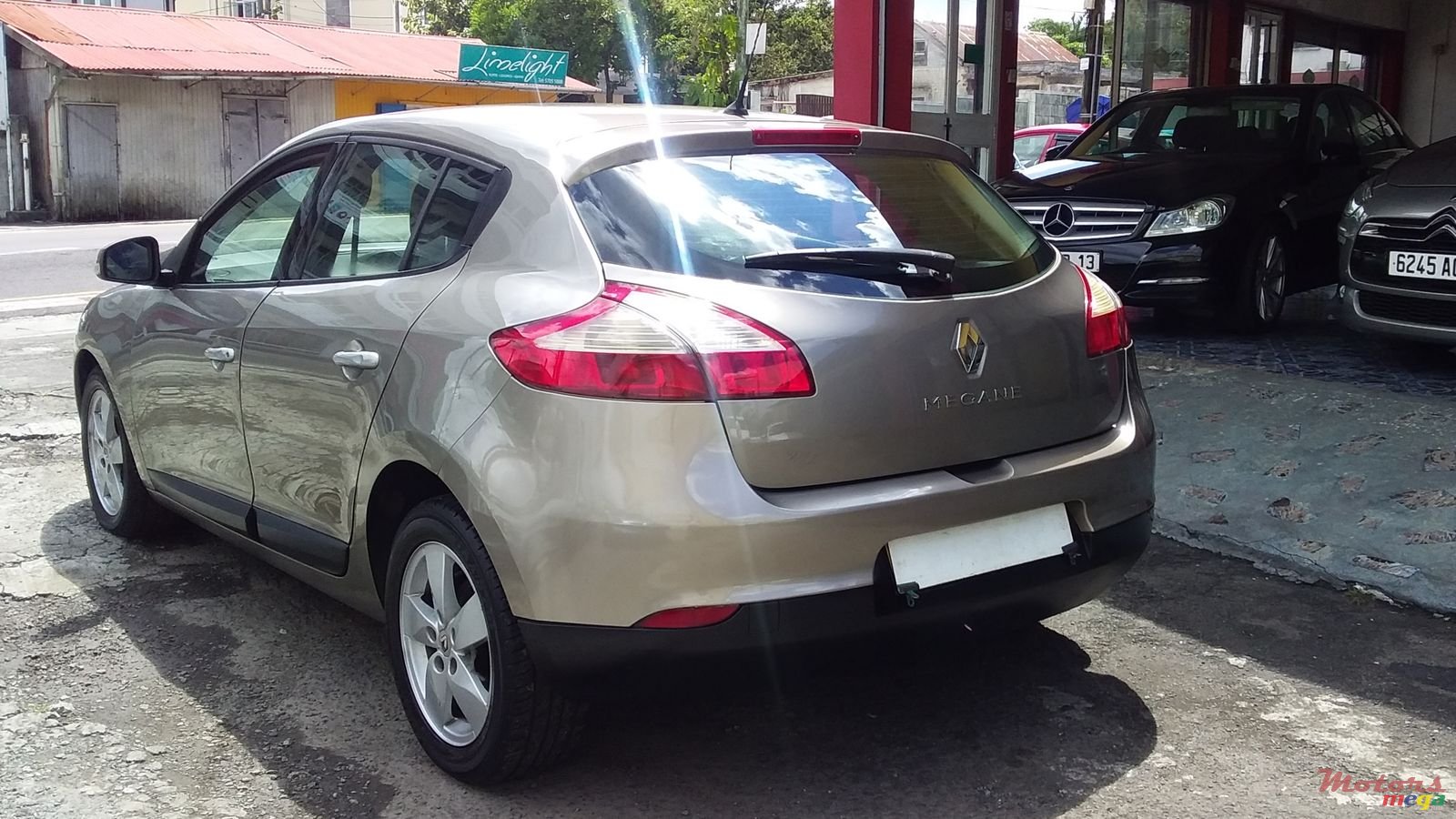 2009' Renault Megane photo #3