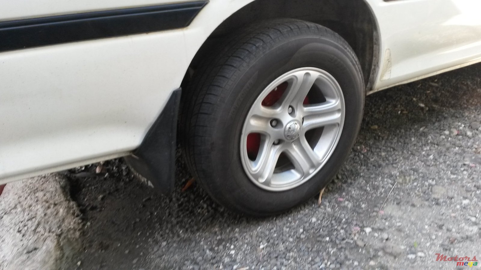 2004' Toyota HiAce photo #3