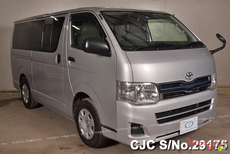 2013' Toyota Regius photo #1