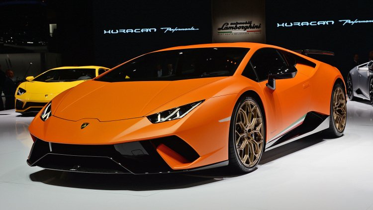 This is the fully uncovered Lamborghini Huracan Performante