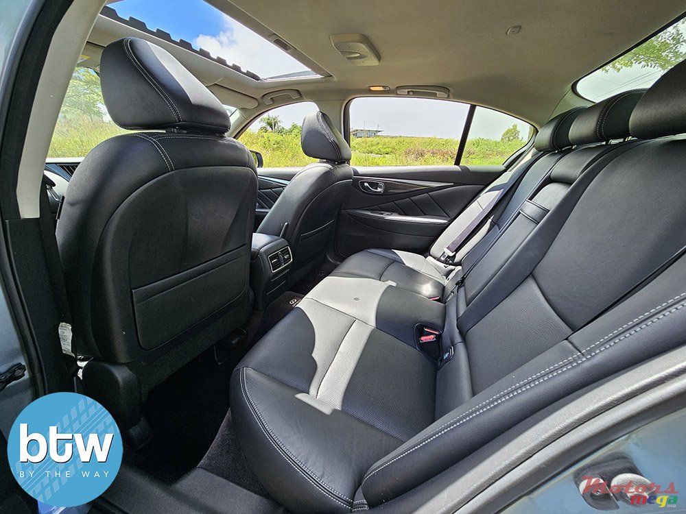 2017' Infiniti Q50 photo #6