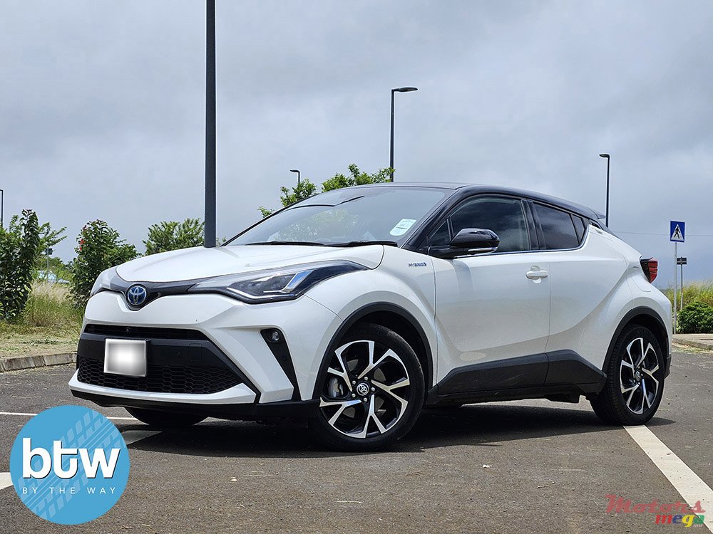 2021' Toyota C-HR photo #2