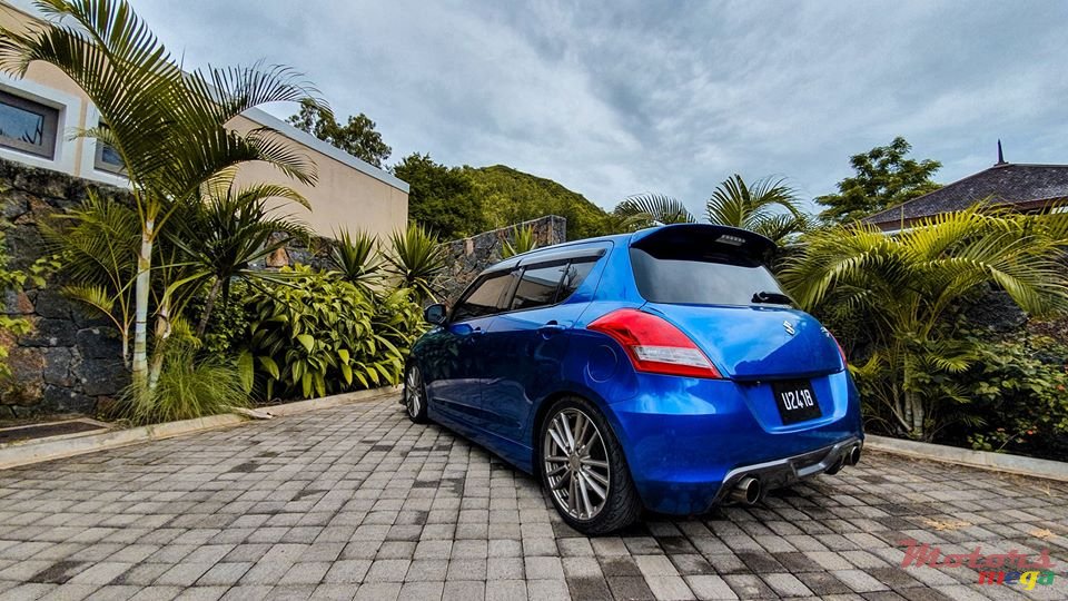 2014' Suzuki Swift Sport photo #1