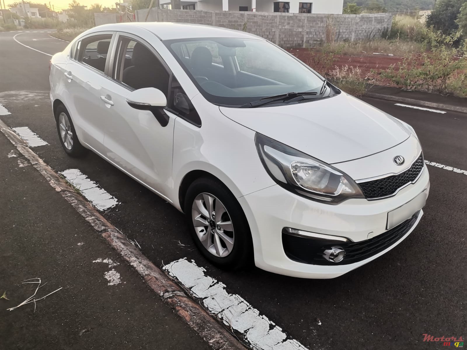 2015' Kia Rio photo #5