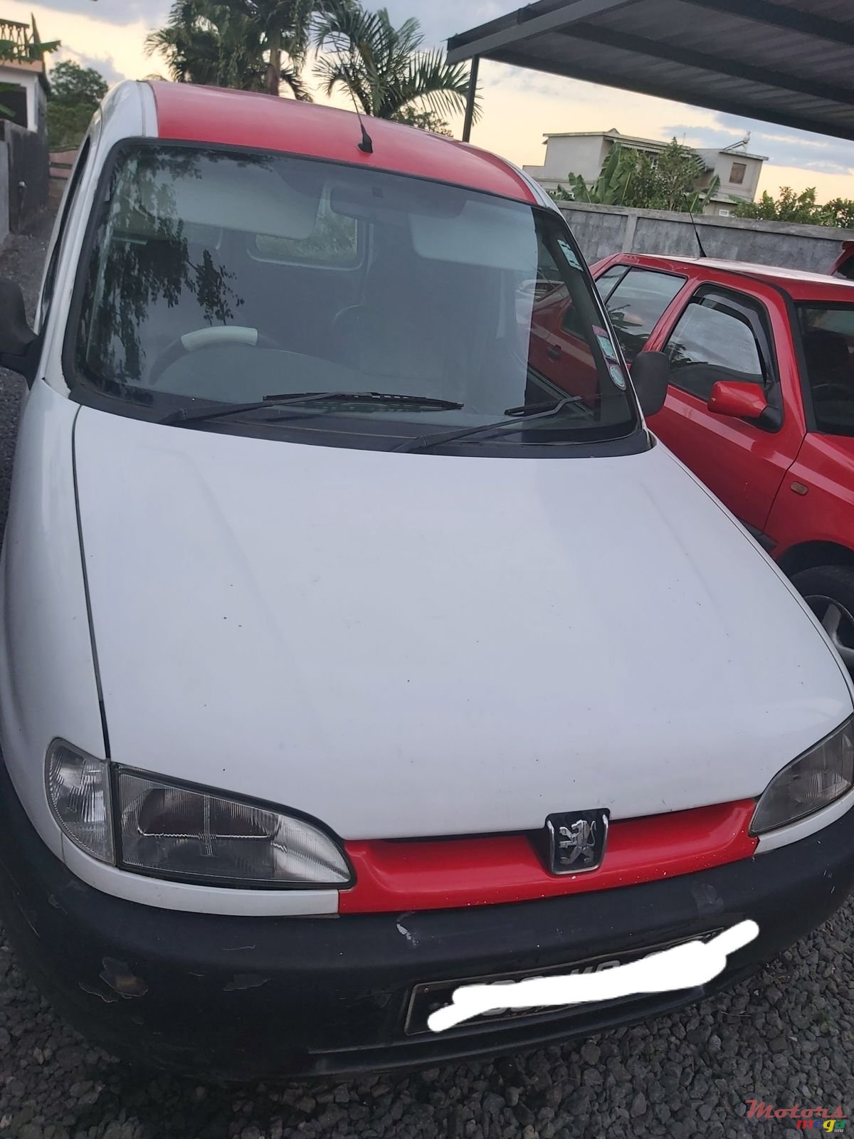 2002' Peugeot Partner photo #1