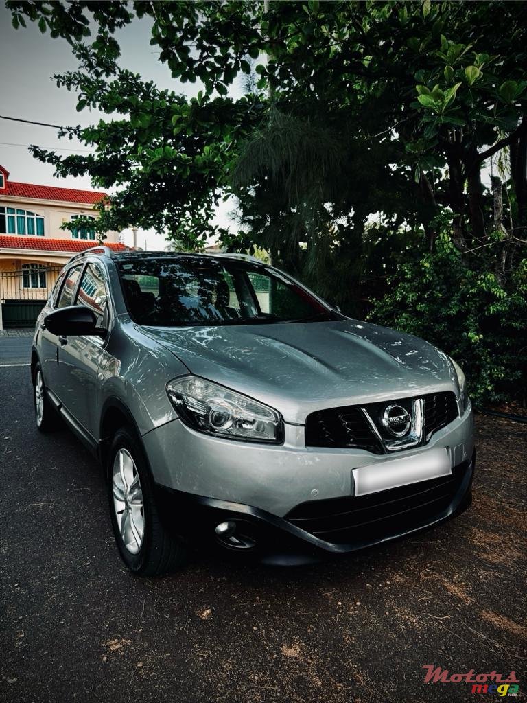 2012' Nissan Qashqai+2 photo #1