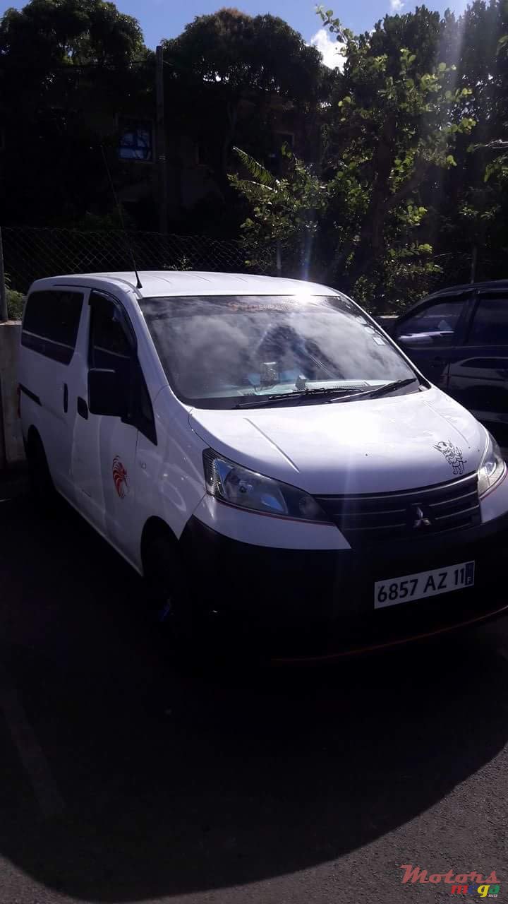 2011' Mitsubishi Delica photo #1