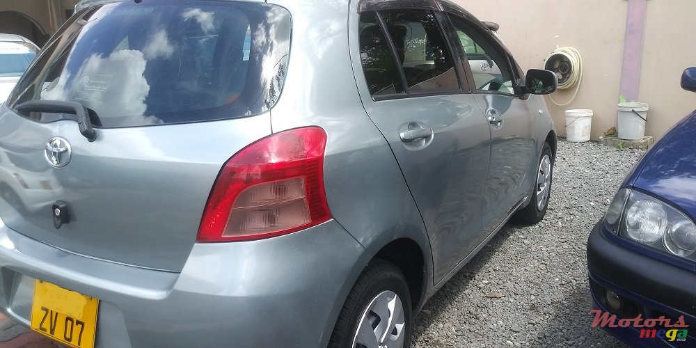 2007' Toyota vitz photo #3