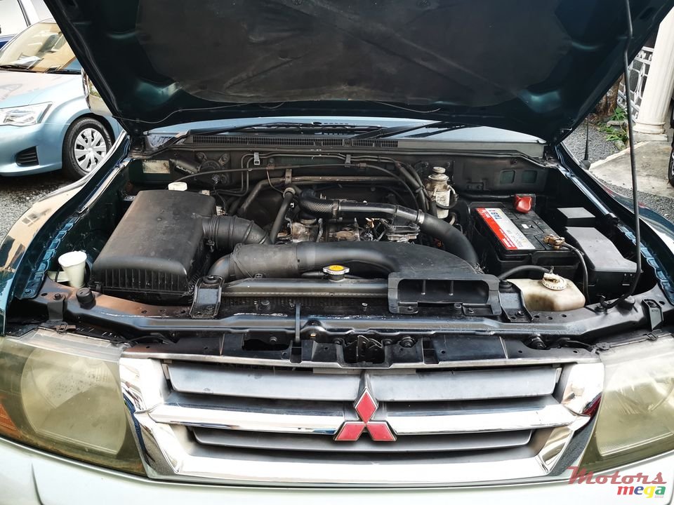 2000' Mitsubishi Pajero photo #6