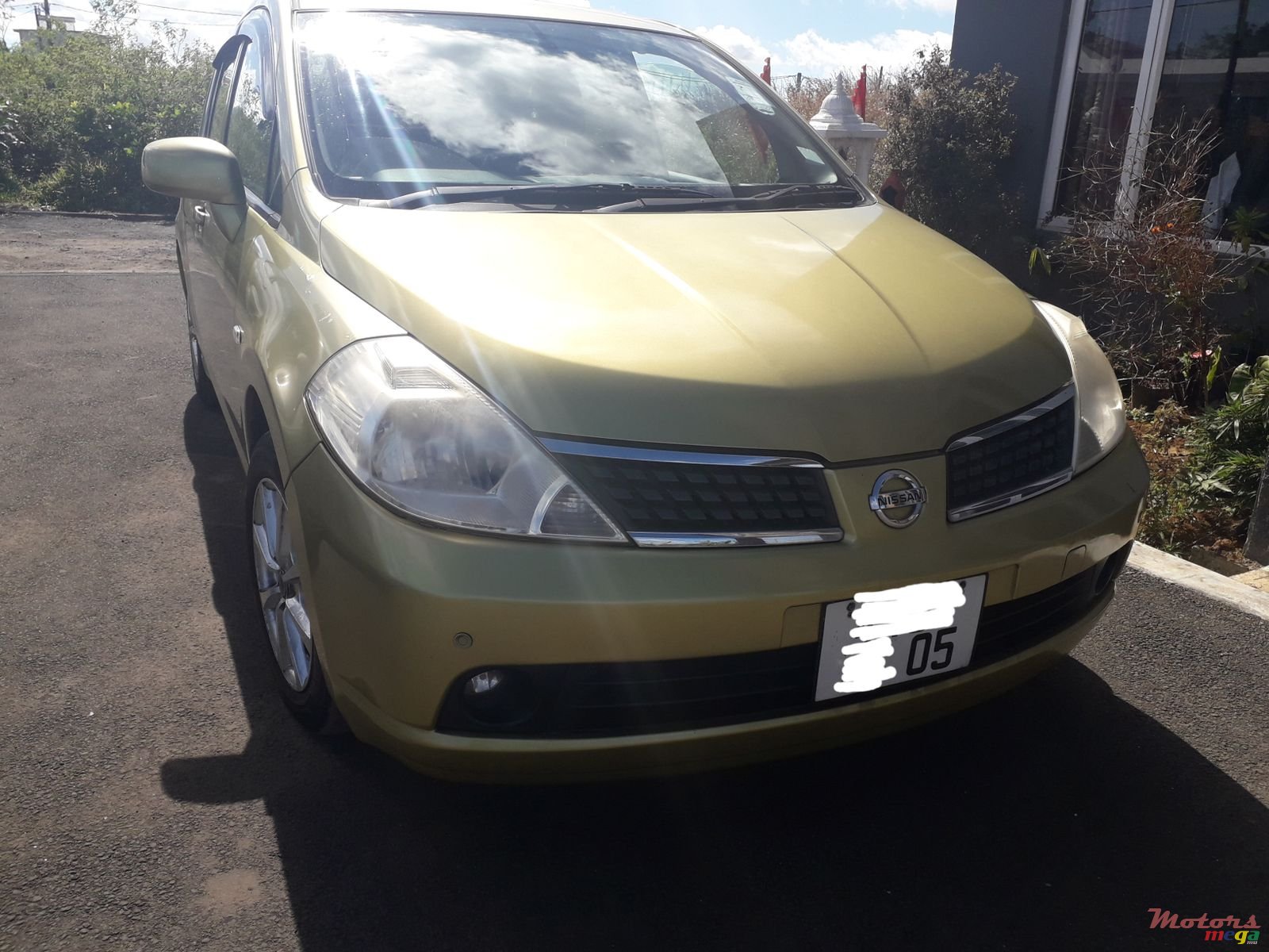 2005' Nissan Tiida H/Back photo #1