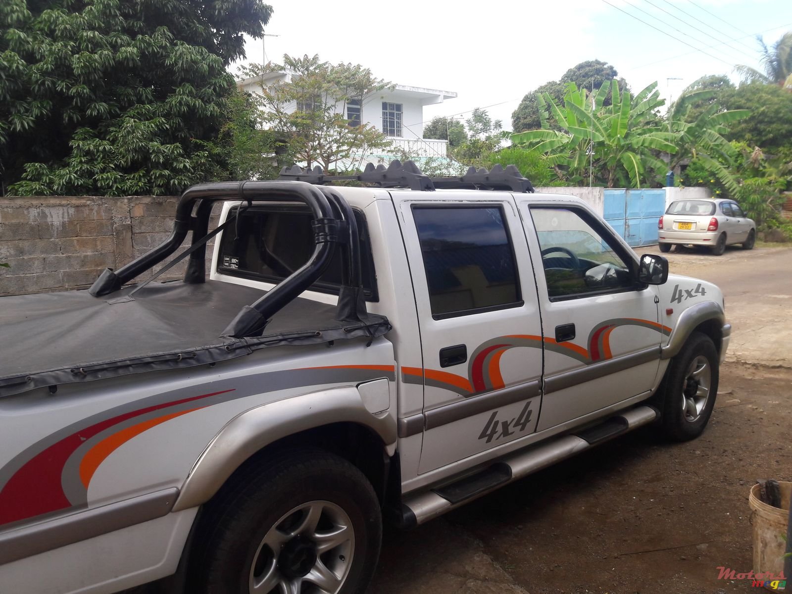 2001' Isuzu photo #4