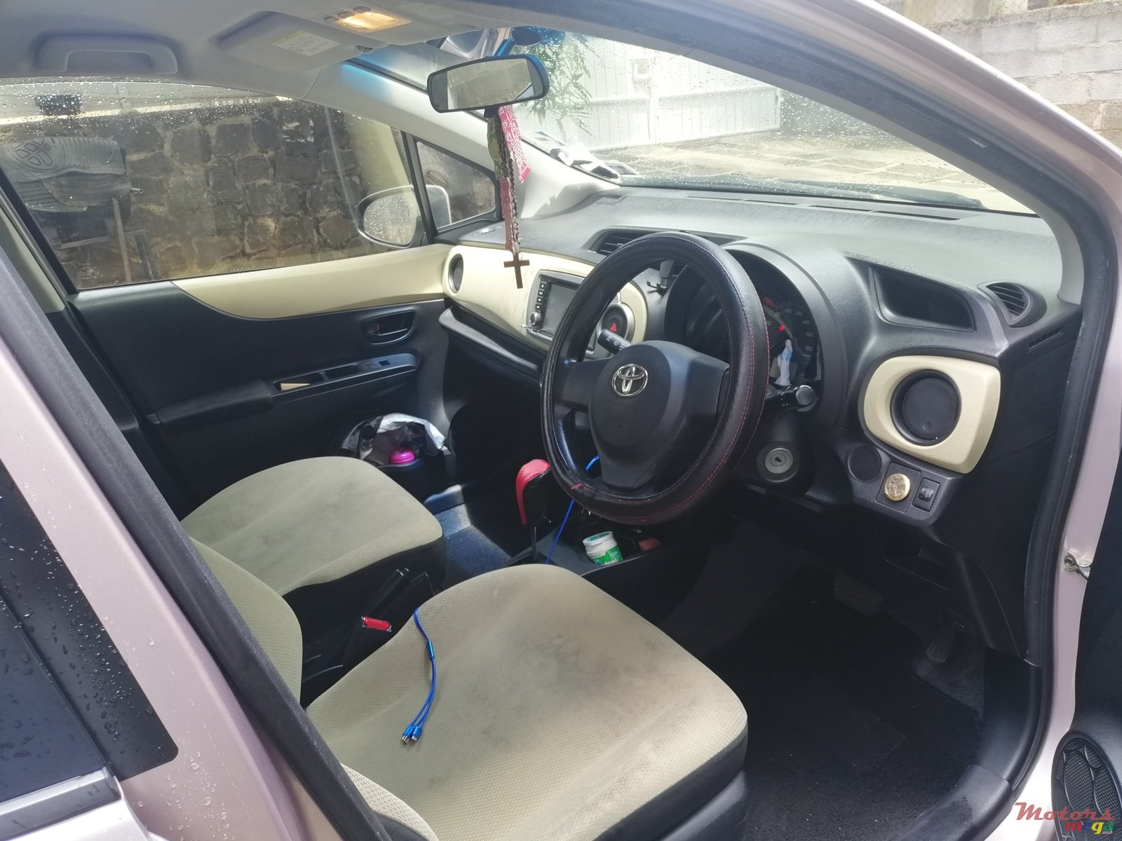 2012' Toyota Vitz photo #1