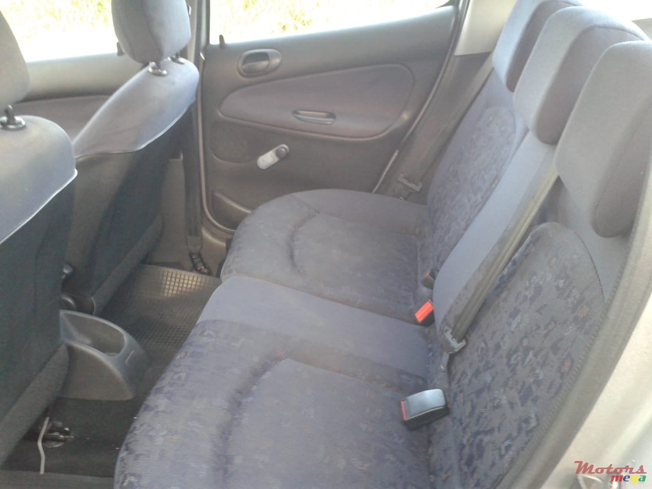 2001' Peugeot 206 1.1 Hatchback photo #7