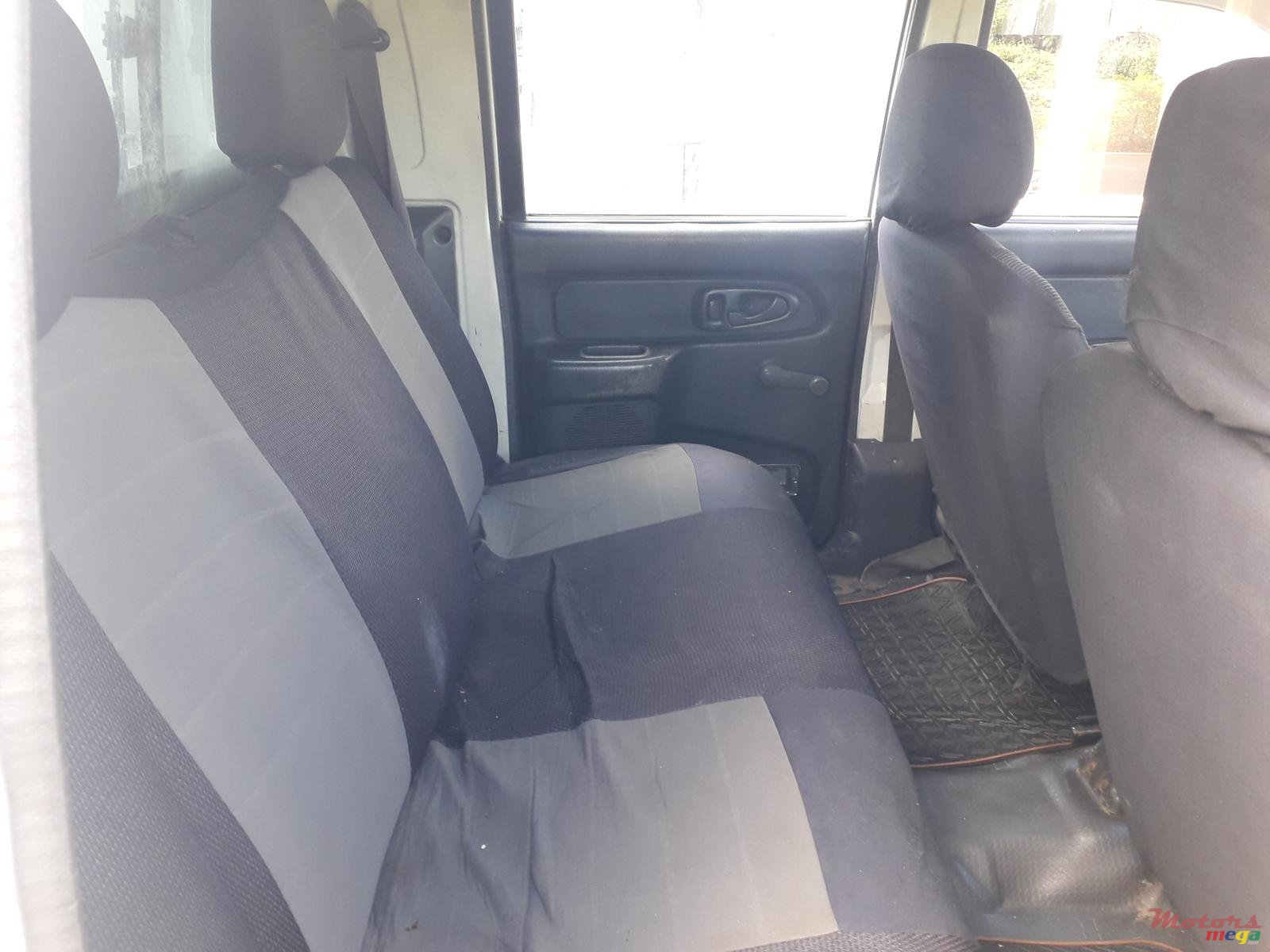 2002' Mitsubishi L200 photo #4