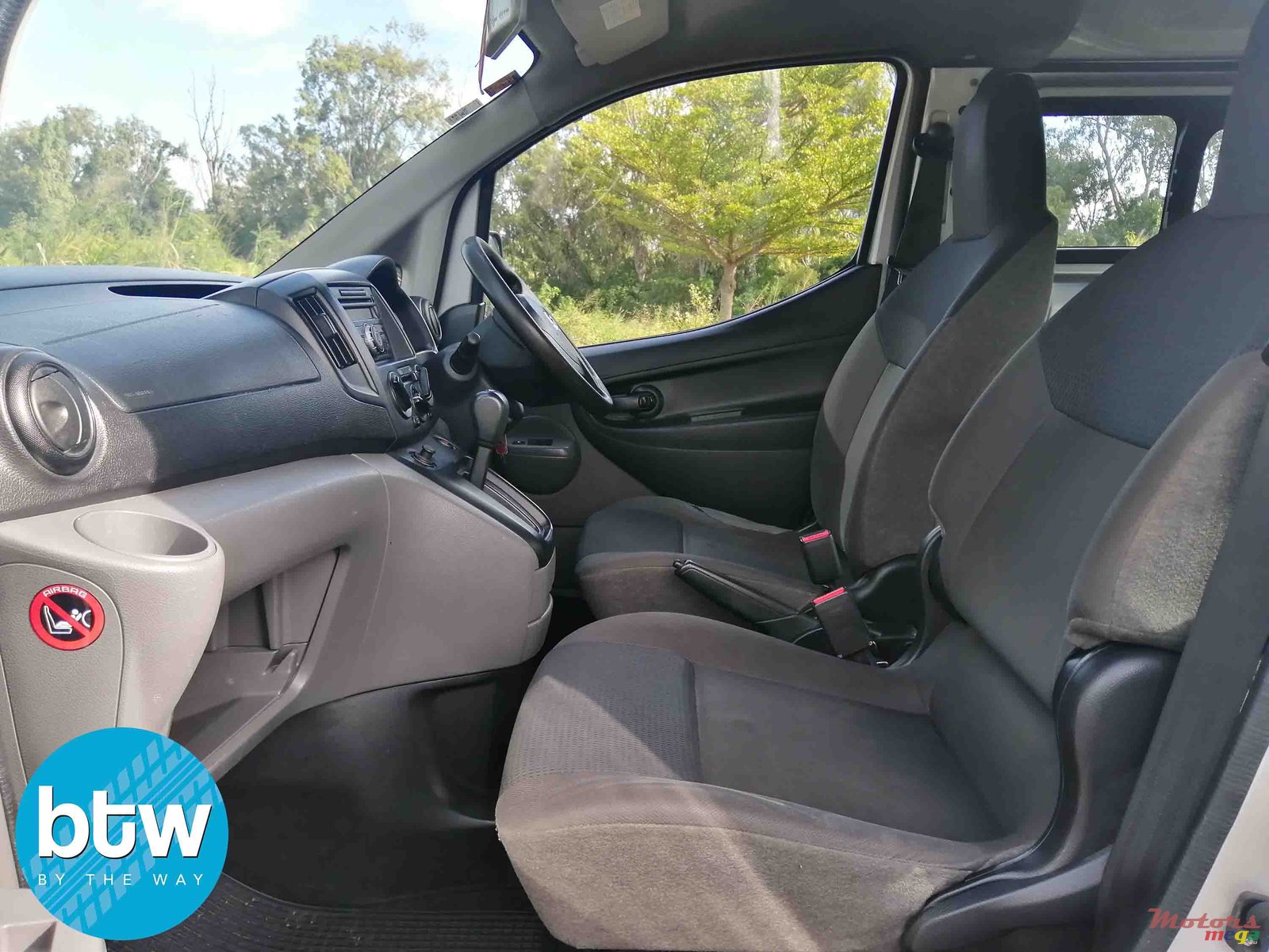 2015' Nissan NV photo #5