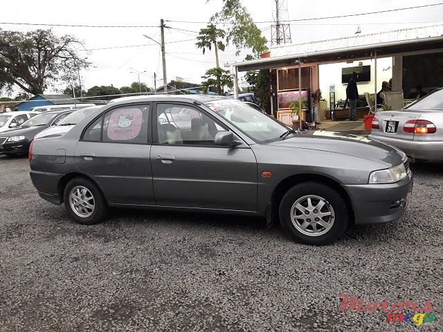 2001' Mitsubishi Lancer photo #4