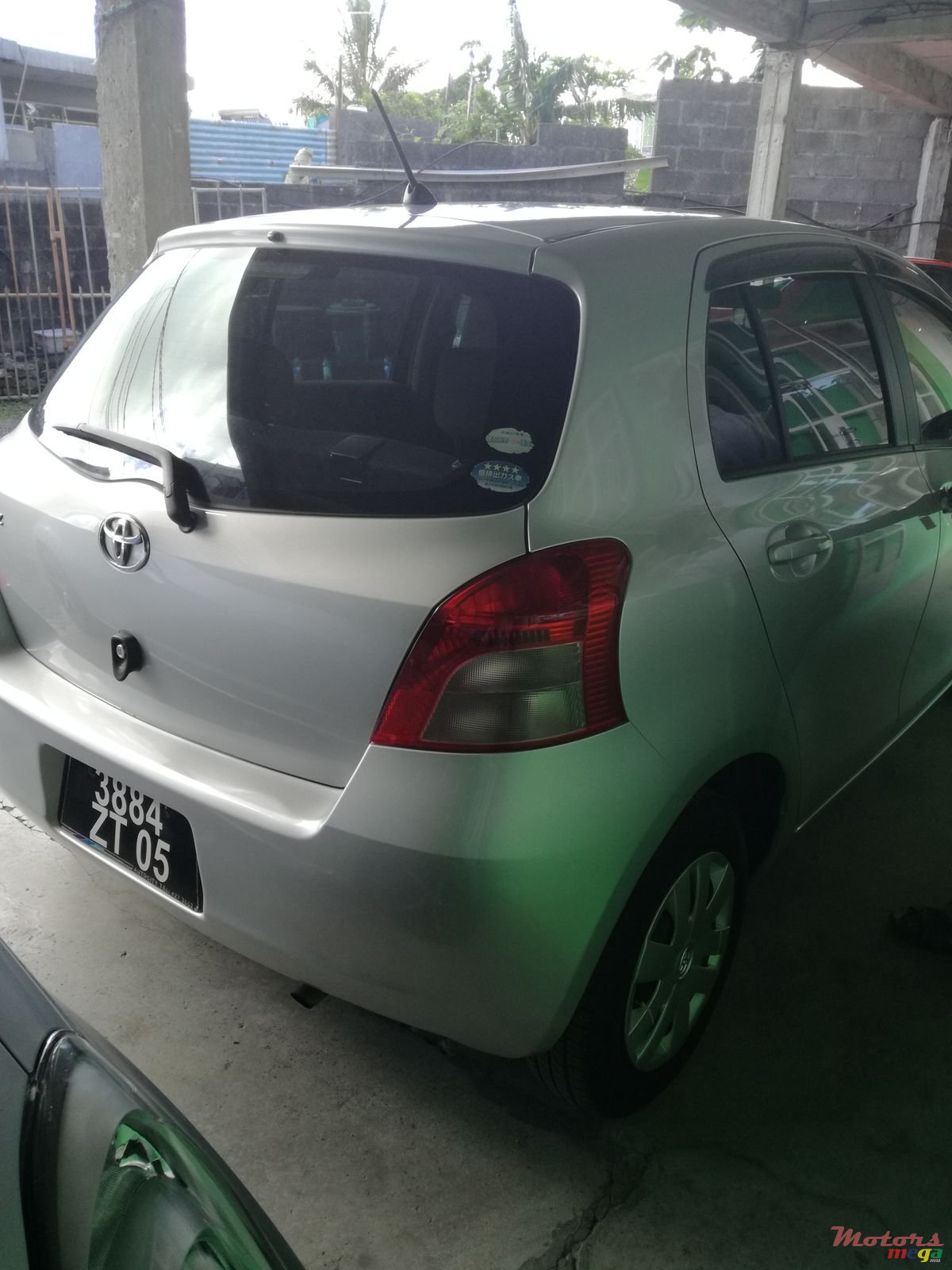 2005' Toyota Vitz photo #6