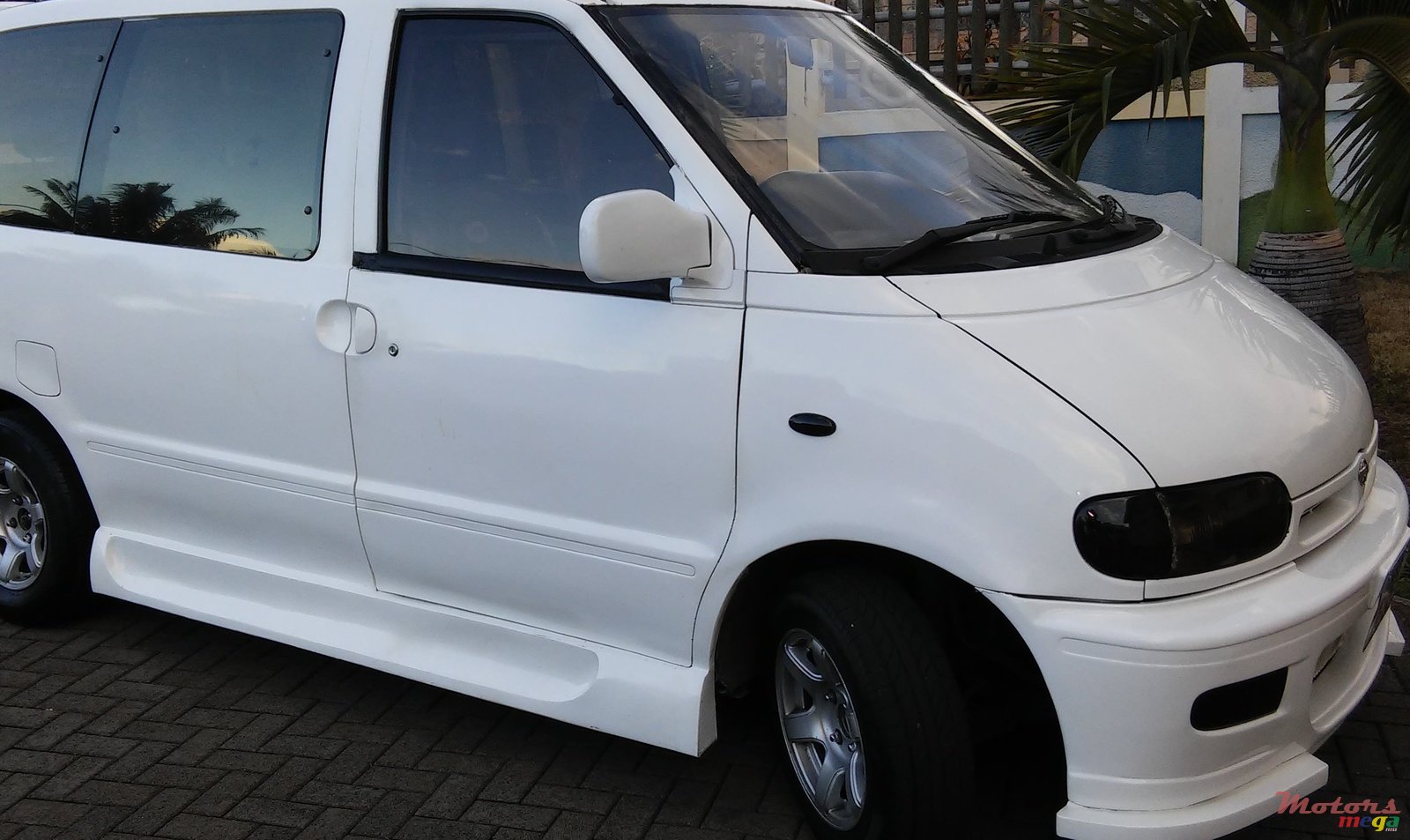 1995' Nissan Serena photo #2