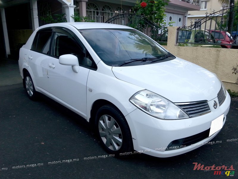 2006' Nissan Tiida latio photo #1