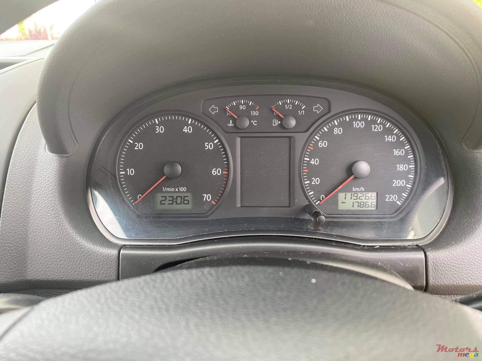 2010' Volkswagen Polo photo #5