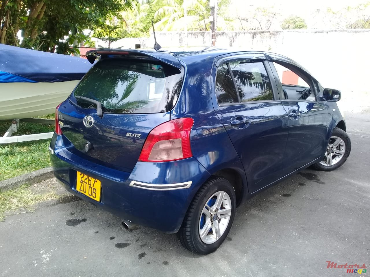 2006' Toyota Vitz photo #2